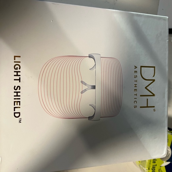 DMH Aesthetics Light Shield - Picture 2 of 3